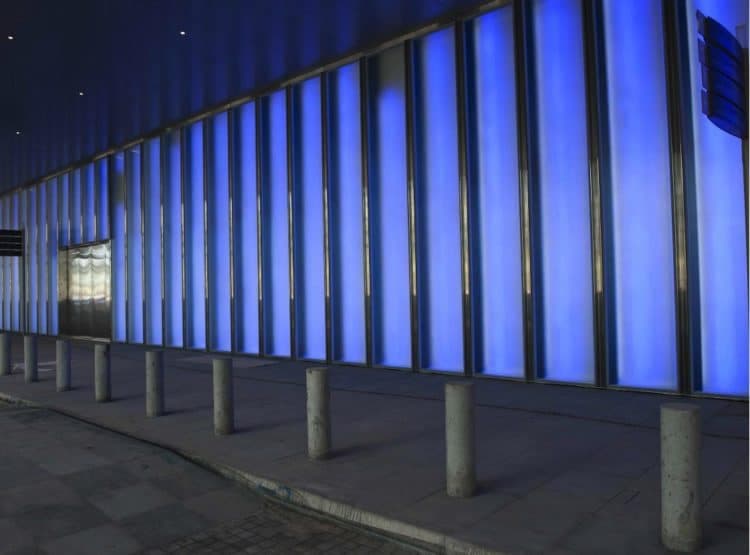 Recovered: 02/Public-Art-in-Singapore-Blue-reflection-750x555.jpg