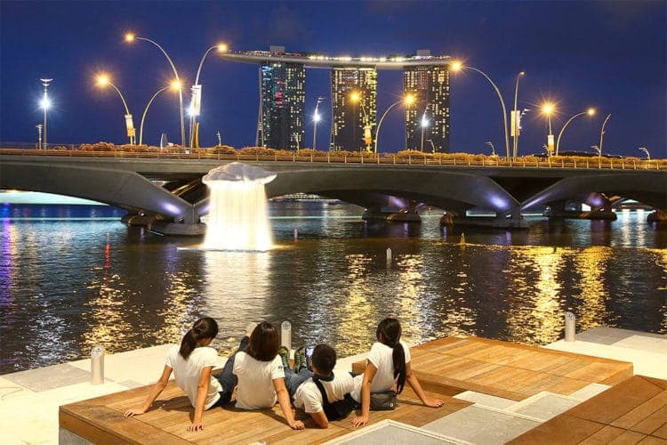 Recovered: 02/Public-Art-in-Singapore-Cloud-Nine-Raining-750x500.jpg
