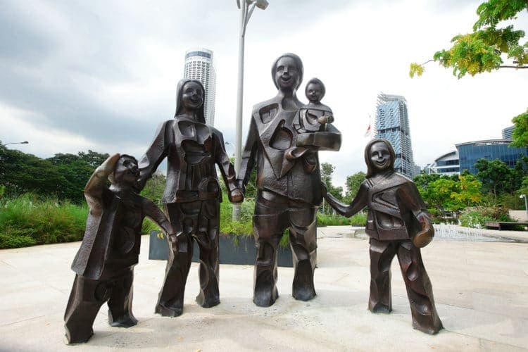 Recovered: 02/Public-Art-in-Singapore-Happy-Family-of-Five-750x500.jpg