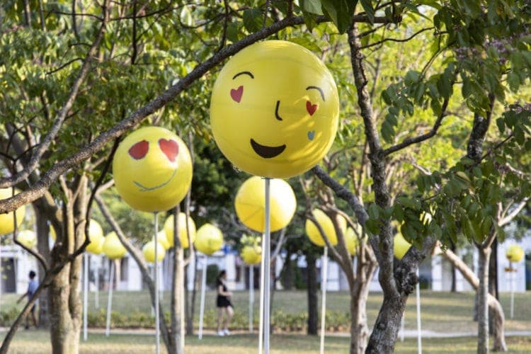 Recovered: 02/Public-Art-in-Singapore-Marks-In-The-Yellow-Field-750x500.jpg