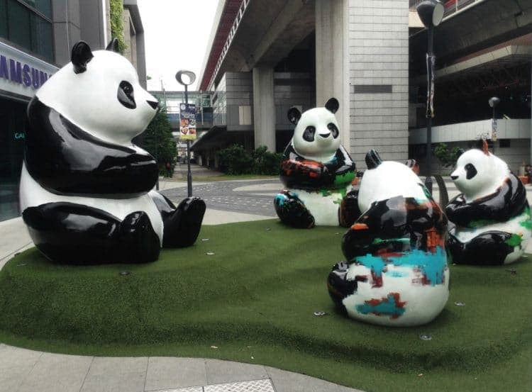 Recovered: 02/Public-Art-in-Singapore-The-Panda-Family-750x553.jpg