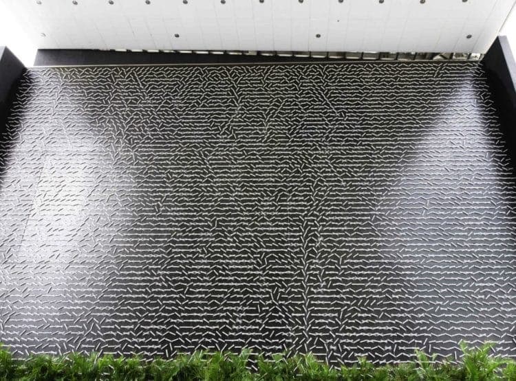 Recovered: 02/Public-Art-in-Singapore-Tipping-wall-750x555.jpg