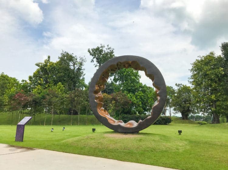 Recovered: 02/Public-Arts-in-Singapore-Moongate-750x562.jpg