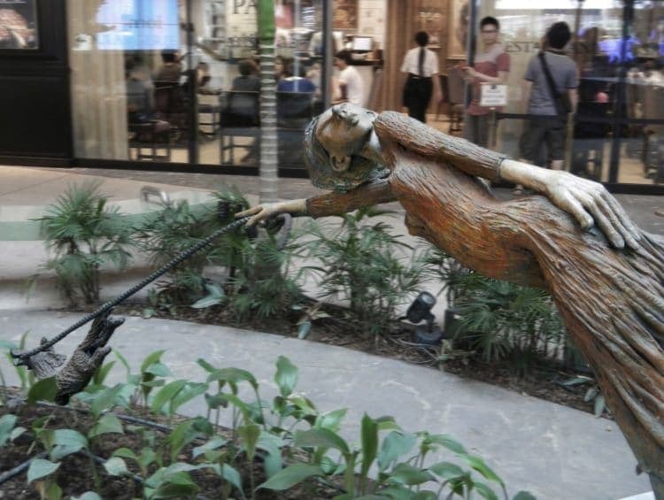 Recovered: 02/Public-art-in-Singapore-The-Walk-750x565.jpg
